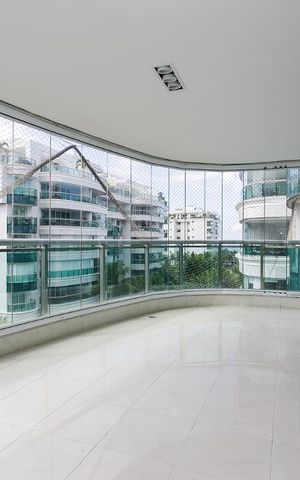 Apartamento à venda com 280m², 4 quartos e 3 vagasSACADA