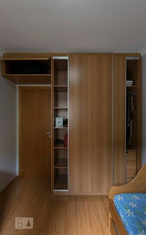 Apartamento para alugar com 96m², 3 quartos e 2 vagasQuarto 1 (Armários)