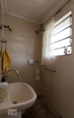 Casa à venda com 230m², 4 quartos e 2 vagas1o. Andar - Lavabo