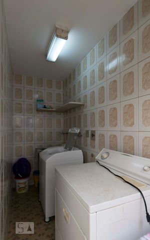 Casa à venda com 230m², 4 quartos e 2 vagasLavanderia