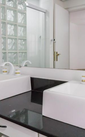 Apartamento à venda com 285m², 4 quartos e 4 vagas Apartamento à venda com 285m², 4 quartos e 4 vagasBanheiro da suíte master