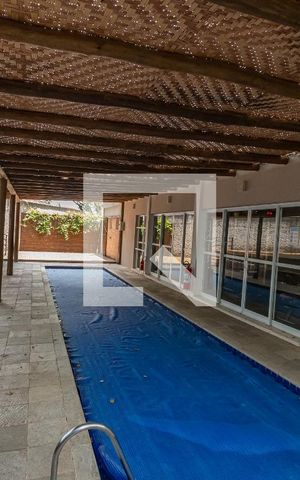 Casa para alugar com 172m², 2 quartos e 5 vagas Casa para alugar com 172m², 2 quartos e 5 vagasÁrea comum - Piscina