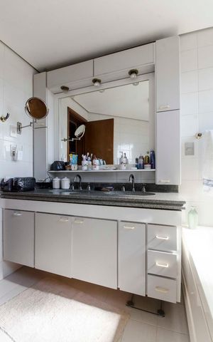 Apartamento à venda com 262m², 4 quartos e 4 vagasBanheiro Suíte 2