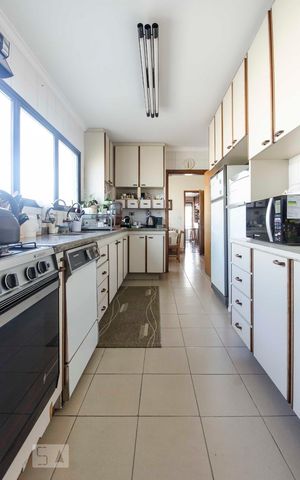 Apartamento à venda com 262m², 4 quartos e 4 vagasCozinha
