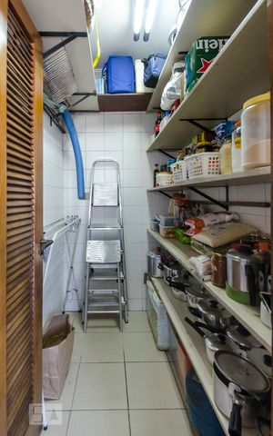 Apartamento à venda com 262m², 4 quartos e 4 vagasDespensa