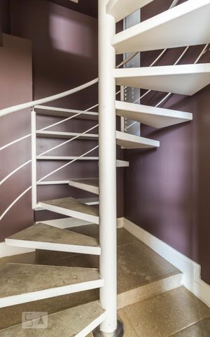 Apartamento à venda com 240m², 4 quartos e 2 vagasEscada