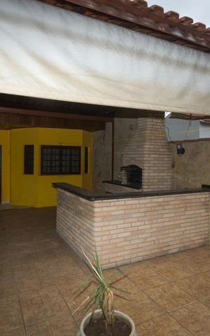 Casa à venda com 270m², 5 quartos e 2 vagas Casa à venda com 270m², 5 quartos e 2 vagasChurrasqueira no piso superior