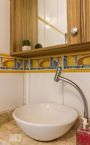 Apartamento à venda com 70m², 1 quarto e sem vagaDetalhe da pia do banheiro 