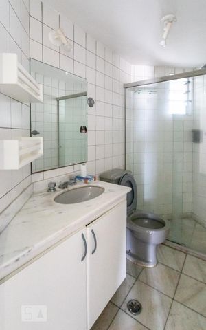 Apartamento à venda com 77m², 2 quartos e 2 vagas Apartamento à venda com 77m², 2 quartos e 2 vagasBanheiro Corredor