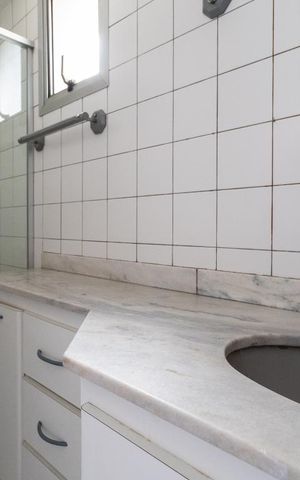 Apartamento à venda com 77m², 2 quartos e 2 vagas Apartamento à venda com 77m², 2 quartos e 2 vagasBanheiro Suíte