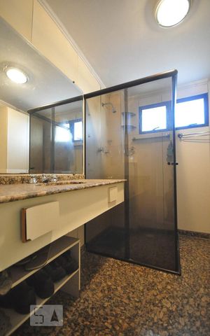 Apartamento para alugar com 450m², 6 quartos e 5 vagasBanheiro suíte da cobertura