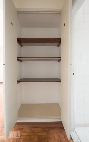 Apartamento à venda com 89m², 2 quartos e 1 vaga Apartamento à venda com 89m², 2 quartos e 1 vagaArmário do Corredor