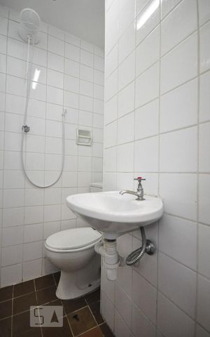 Apartamento para alugar com 73m², 3 quartos e 2 vagasBanheiro de serviço