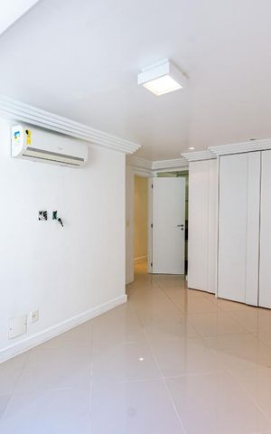 Apartamento à venda com 317m², 4 quartos e 3 vagas Apartamento à venda com 317m², 4 quartos e 3 vagasSuíte 1