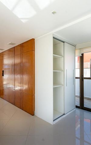 Apartamento à venda com 317m², 4 quartos e 3 vagas Apartamento à venda com 317m², 4 quartos e 3 vagasCobertura - Sala