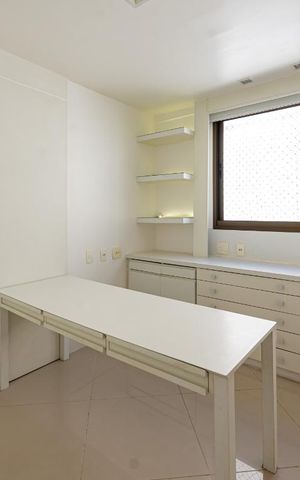 Apartamento à venda com 317m², 4 quartos e 3 vagas Apartamento à venda com 317m², 4 quartos e 3 vagasQuarto 1