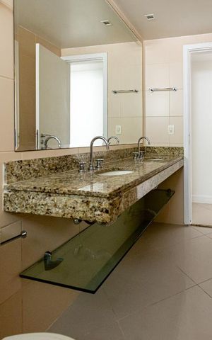 Apartamento à venda com 317m², 4 quartos e 3 vagas Apartamento à venda com 317m², 4 quartos e 3 vagasBanheiro Social