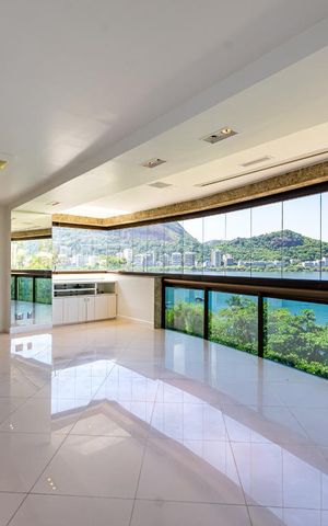 Apartamento à venda com 317m², 4 quartos e 3 vagas Apartamento à venda com 317m², 4 quartos e 3 vagasSala