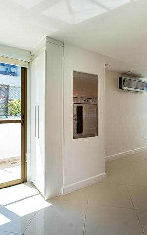 Apartamento à venda com 317m², 4 quartos e 3 vagas Apartamento à venda com 317m², 4 quartos e 3 vagasCobertura - Sala