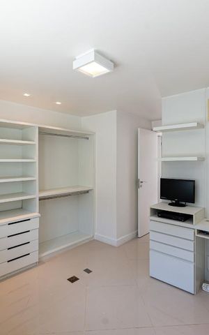Apartamento à venda com 317m², 4 quartos e 3 vagas Apartamento à venda com 317m², 4 quartos e 3 vagasCobertura - Suíte