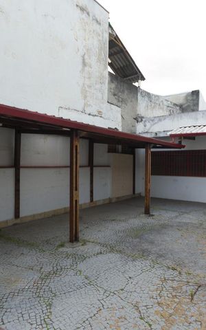 Casa à venda com 361m², 7 quartos e sem vaga Casa à venda com 361m², 7 quartos e sem vagaQuintal