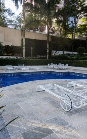 Apartamento à venda com 400m², 4 quartos e 5 vagas Apartamento à venda com 400m², 4 quartos e 5 vagasÁrea Comum