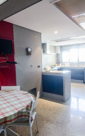 Apartamento à venda com 400m², 4 quartos e 5 vagas Apartamento à venda com 400m², 4 quartos e 5 vagasCozinha