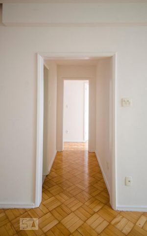 Apartamento para alugar com 154m², 3 quartos e 1 vagaCorredor de acesso aos dormitórios