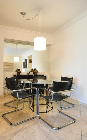 Apartamento à venda com 83m², 3 quartos e 2 vagasMesa de jantar