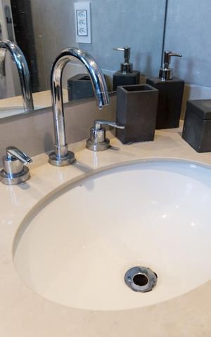 Apartamento para alugar com 85m², 2 quartos e 2 vagas Apartamento para alugar com 85m², 2 quartos e 2 vagasBanheiro da suíte