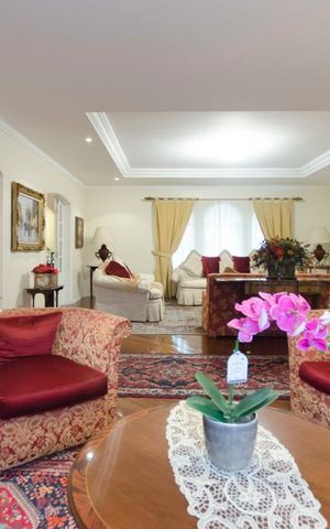 Casa à venda com 577m², 5 quartos e 7 vagasSala