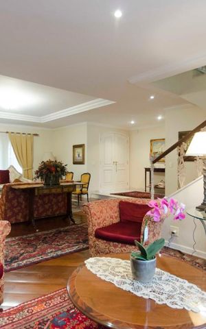 Casa à venda com 577m², 5 quartos e 7 vagasSala