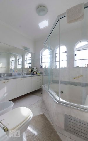 Casa à venda com 577m², 5 quartos e 7 vagasBanheiro Suíte 1