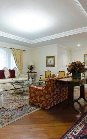 Casa à venda com 577m², 5 quartos e 7 vagasSala