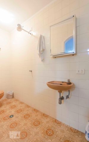Casa à venda com 577m², 5 quartos e 7 vagasBanheiro de serviço