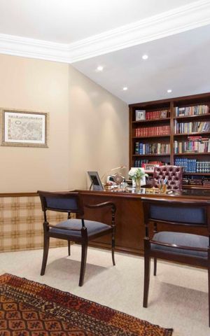 Casa à venda com 577m², 5 quartos e 7 vagasEscritório
