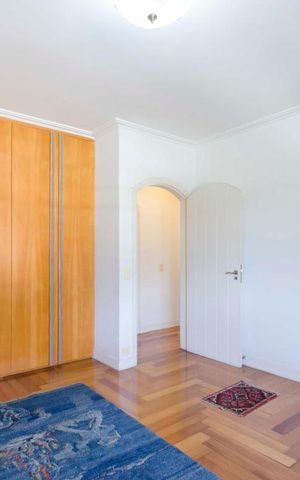 Casa à venda com 577m², 5 quartos e 7 vagasQuarto 1