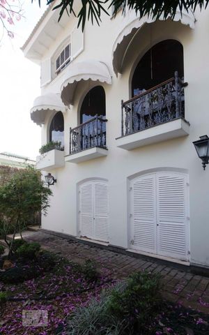 Casa à venda com 577m², 5 quartos e 7 vagasQuintal