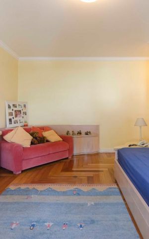 Casa à venda com 577m², 5 quartos e 7 vagasSuíte 2