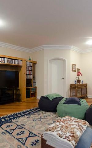 Casa à venda com 577m², 5 quartos e 7 vagasSala piso inferior