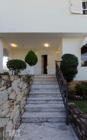 Casa à venda com 577m², 5 quartos e 7 vagasFachada