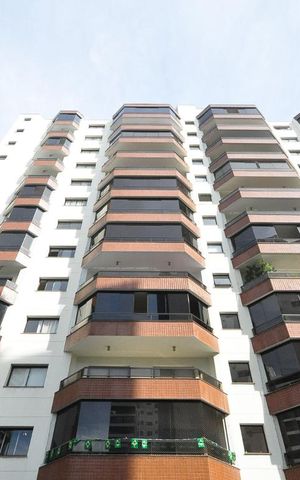 Apartamento à venda com 171m², 3 quartos e 3 vagasFachada