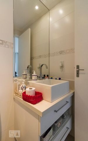 Apartamento para alugar com 63m², 2 quartos e 1 vagaBanheiro social 