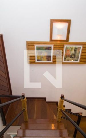 Apartamento à venda com 47m², 1 quarto e 1 vaga Apartamento à venda com 47m², 1 quarto e 1 vagaEscada