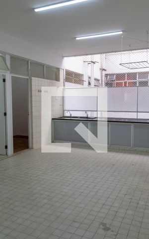 Apartamento para alugar com 328m², 4 quartos e 2 vagas Apartamento para alugar com 328m², 4 quartos e 2 vagasÁrea de Serviço