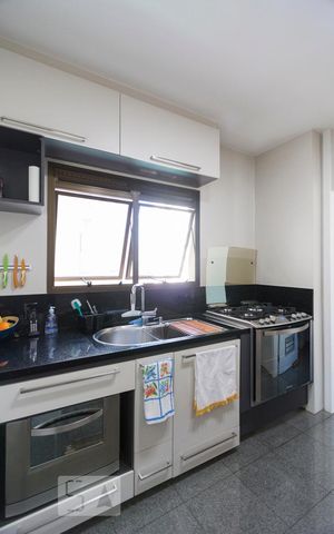 Apartamento à venda com 132m², 2 quartos e 3 vagasCOZINHA