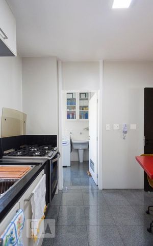 Apartamento à venda com 132m², 2 quartos e 3 vagasCOZINHA