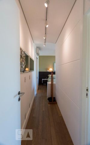 Apartamento à venda com 132m², 2 quartos e 3 vagasCORREDOR QUARTO