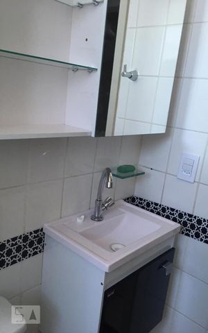 Apartamento à venda com 55m², 2 quartos e 1 vaga Apartamento à venda com 55m², 2 quartos e 1 vagaBanheiro
