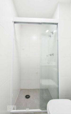 Studio para alugar com 33m², 1 quarto e 1 vaga Studio para alugar com 33m², 1 quarto e 1 vagaBanheiro